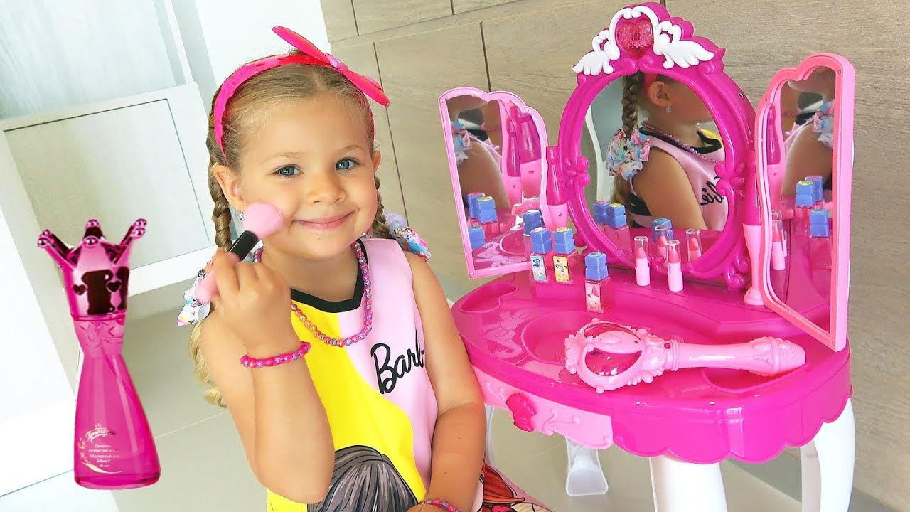 diana play with toys