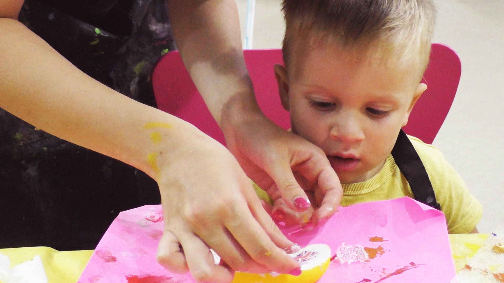 Banana-Master-klass-Dekupazh-ukrashaem-gipsovyj-banan-D-couper