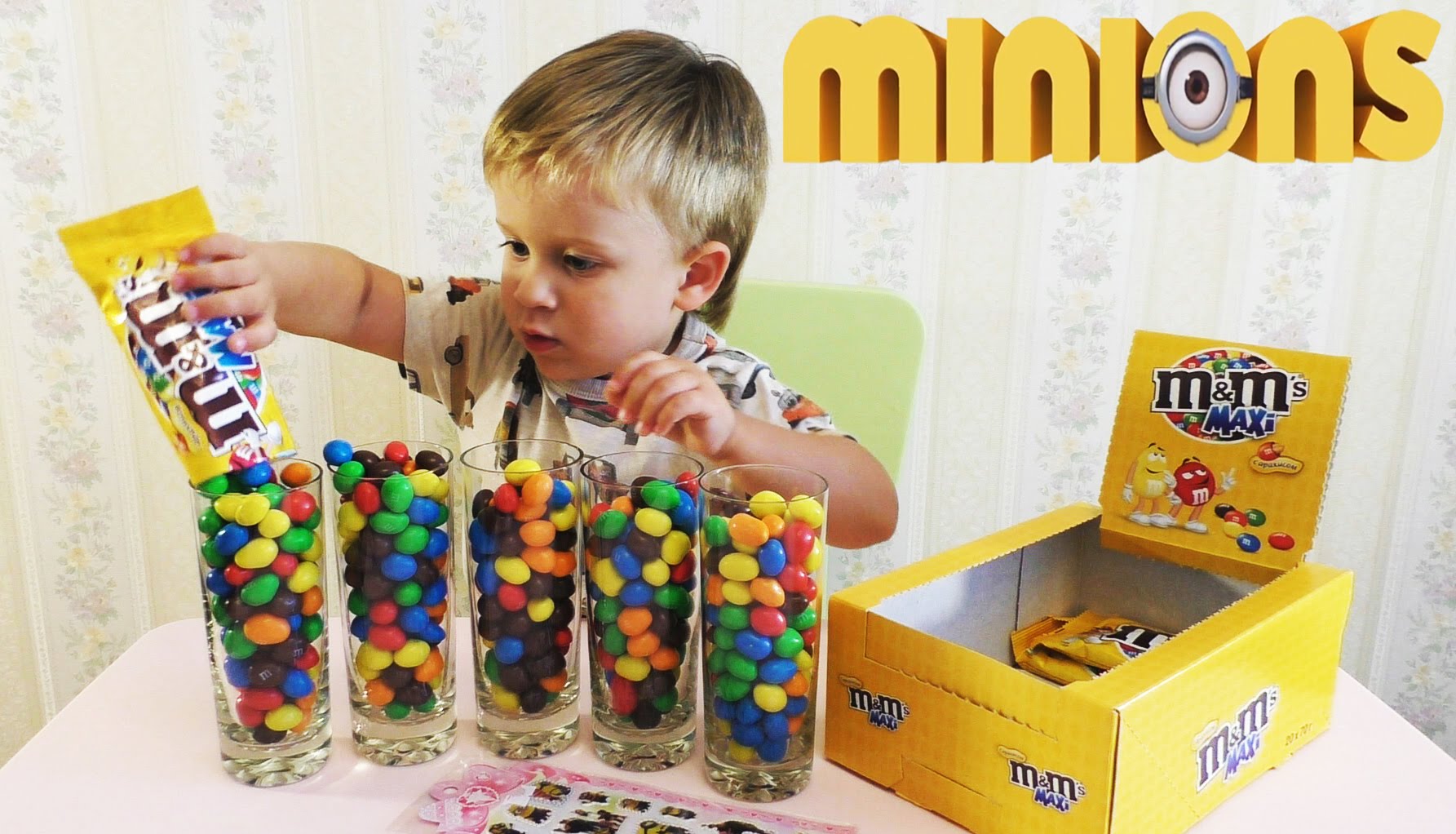 Gotovim-koktejl-syurpriz-iz-EMENDEMS-ukrashaem-minjonami-MMs-Surprise-COCKTAIL