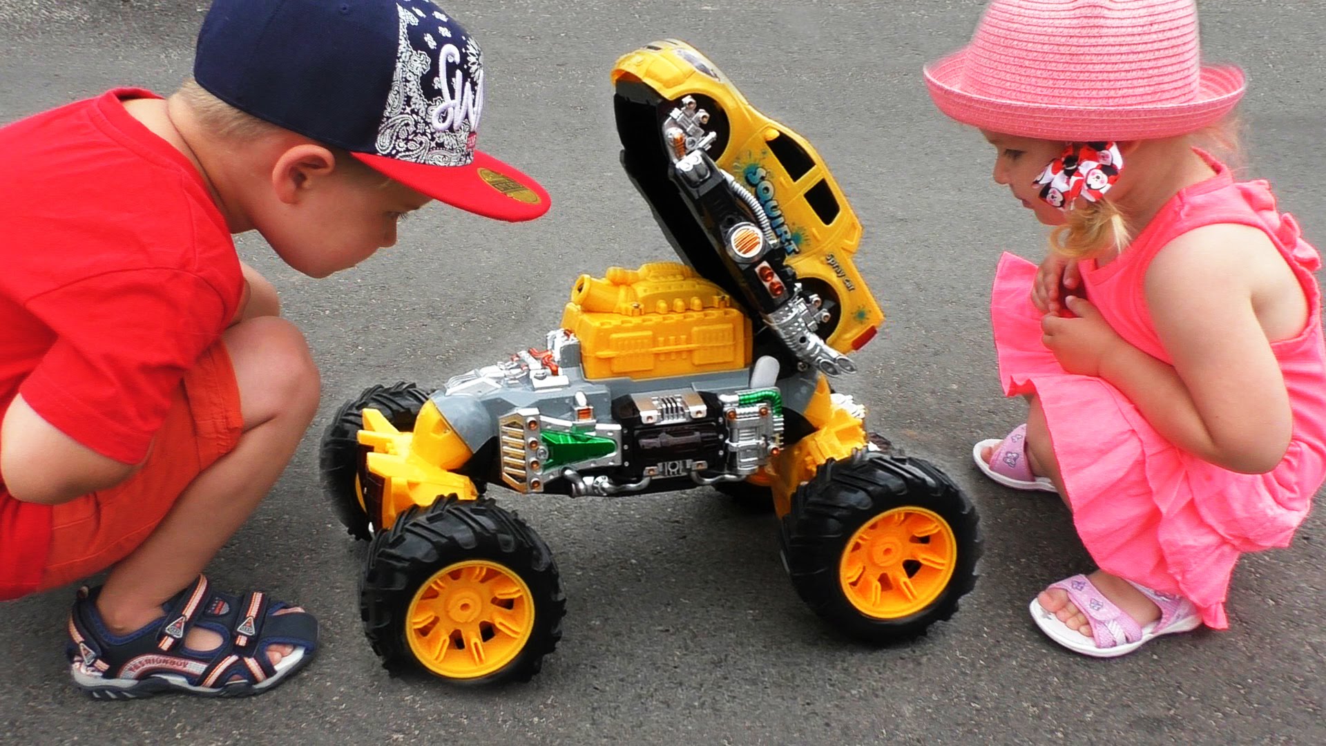 MASHINA-SUPER-TRANSFORMER-Strelyaet-Vodoj-CHudo-Monstr-Trak-Monster-Truck