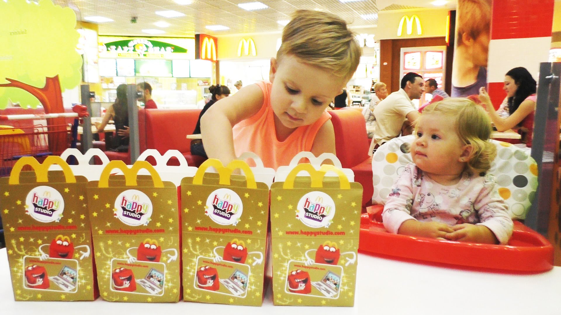 Minony-igrushki-Heppi-Mil-MakDonalds-Minions-toys-Unboxing-Happy-Meal-McDonalds