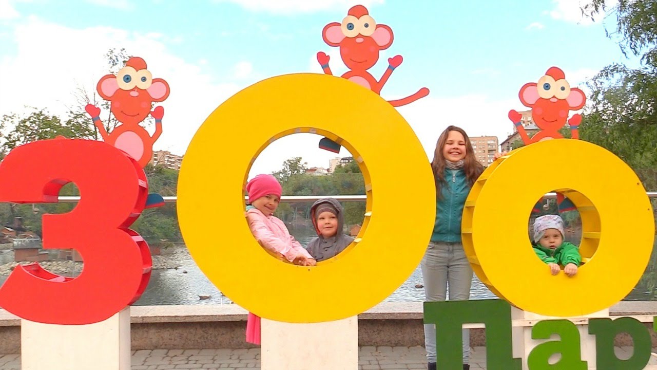 Moskovskij-Zoopark.-Deti-Ksyusha-Nastya-Vova-Alisa-i-Roditeli-v-zooparke.-Slon.-ZHivotnye-dlya-detej