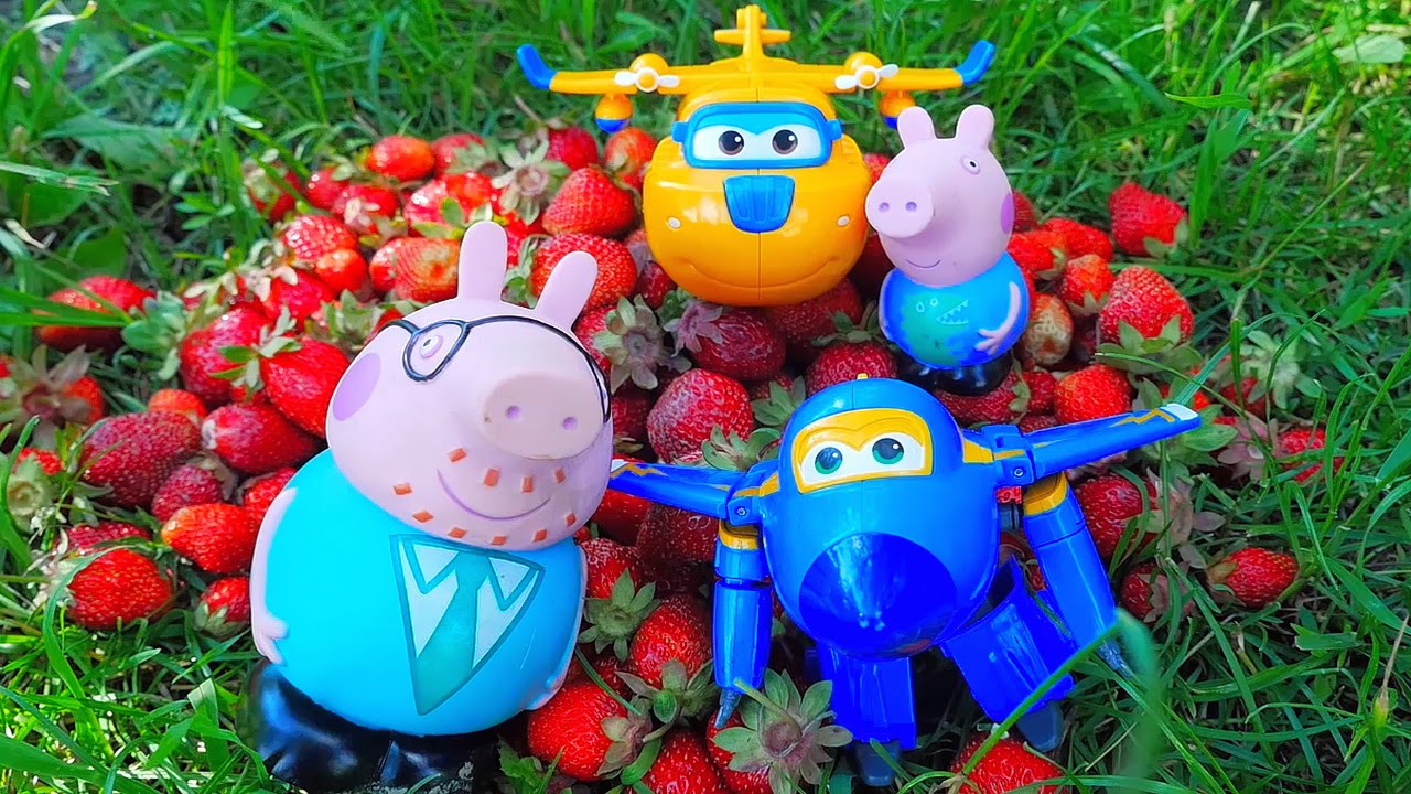 Papa-Svin-pokazyvaet-Dzhordzhu-ogorod-s-ovoshhami-i-yagodami-Razvivayushhij-multik-dlya-detej-s-igrushkami