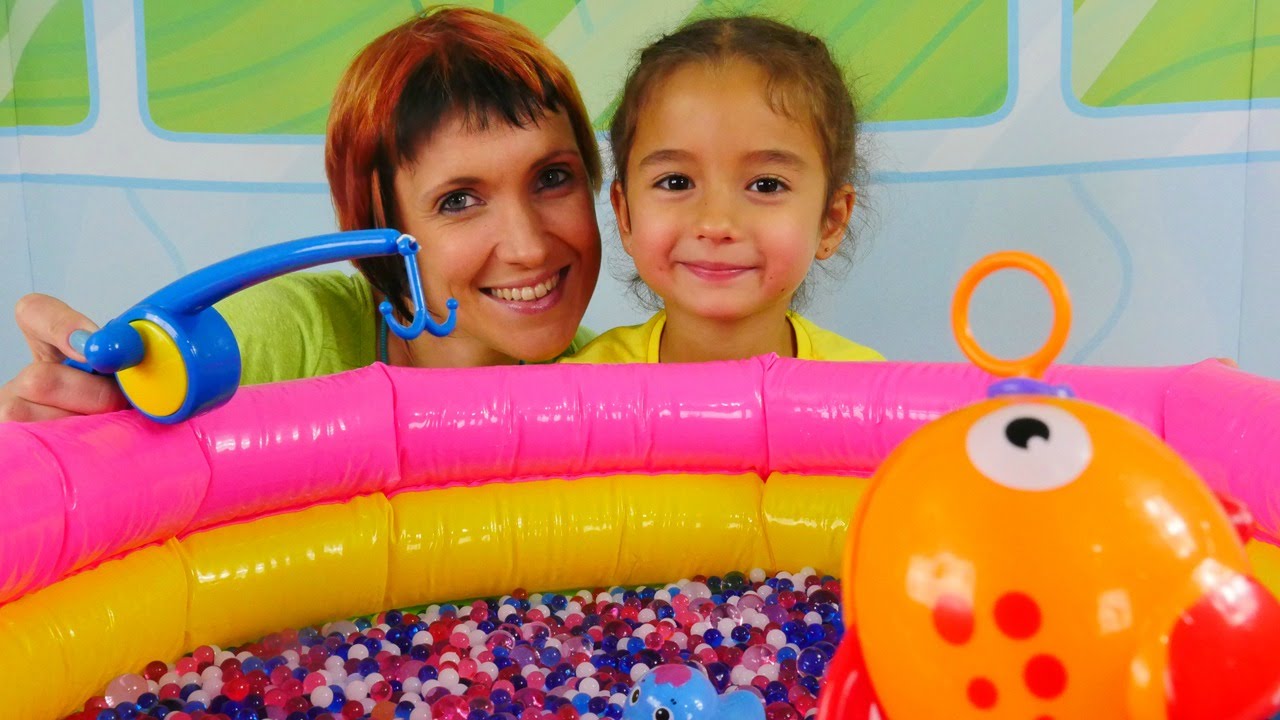 Rybalka-ORBIZ.-Suhoj-bassejn-s-SHarikami-Orbis.-Rybki-Plastilin-Masha-i-Dzhejlin