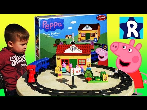SVINKA-PEPPA-Sobiraem-Konstruktor-s-Igrushkami-Peppa-Pig-Train-Station-Construction-Set-Lego-Duplo