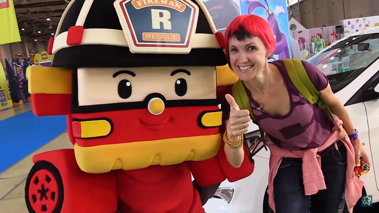 Video-dlya-detej-Masha-i-ROBOKAR-POLI-na-festivale-MULTIMIR-Vse-geroi-multfilmov-na-VDNH