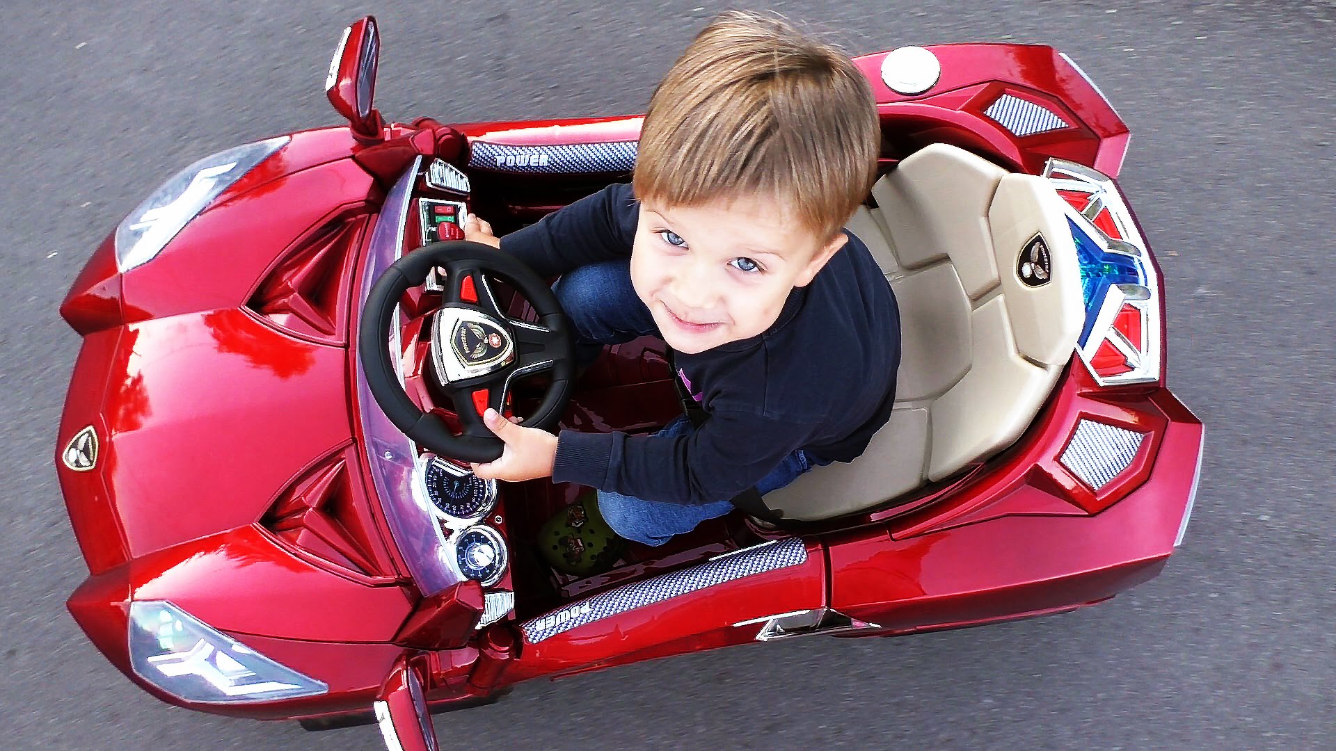 400.000-PODPISCHIKOV-na-Kids-Roma-Show-Podarok-Romchiku-ELEKTROMOBIL-400k-New-Cars-Toys-Unboxing