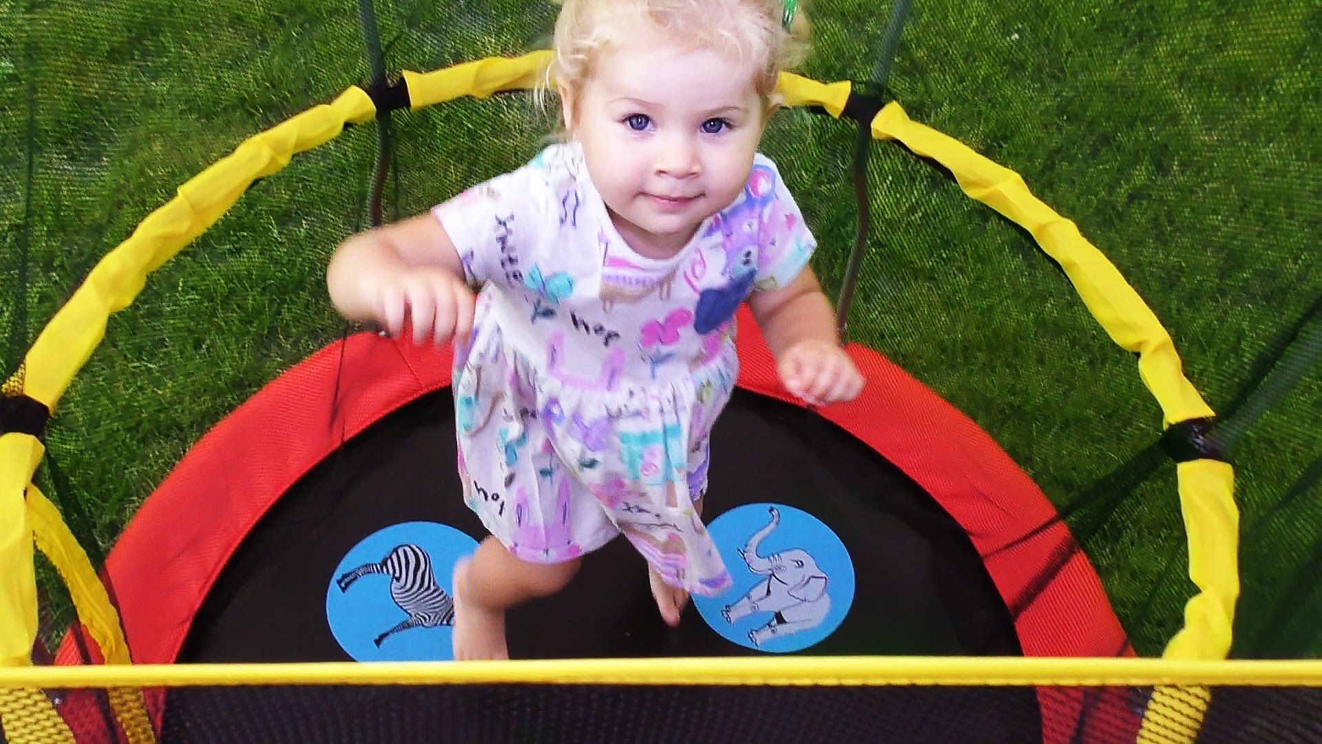 KUPILI-DETSKIJ-BATUT-Video-Dlya-Detej-Trampoline-Entertainment-for-children-Fun-for-the-kids