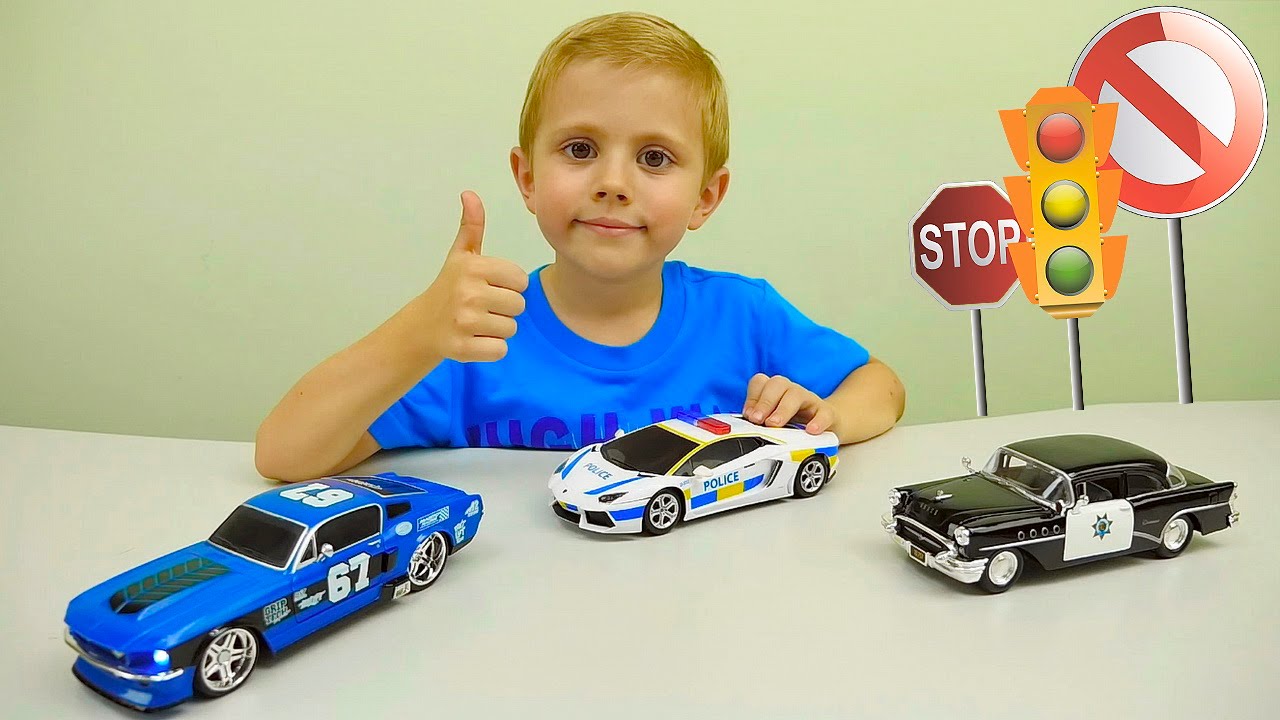 Mashinki.-Politsejskie-Mashinki.-Gonochnaya-Mashinka.-Ford-Mustang-Danik-igraet-s-papoj