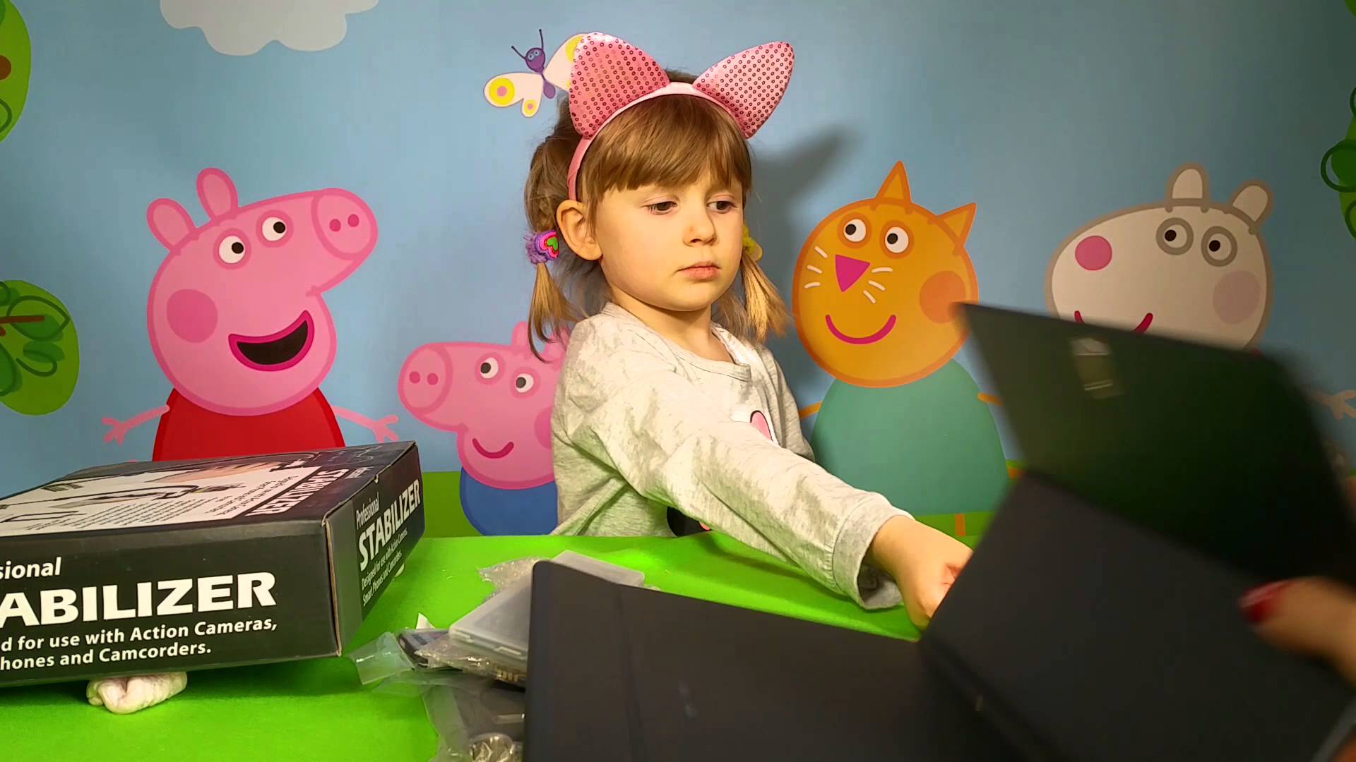 Raspakovka-posylki-Tablet-Samsung-Galaxy-Tab-S-Stabilizator-dlya-kamery