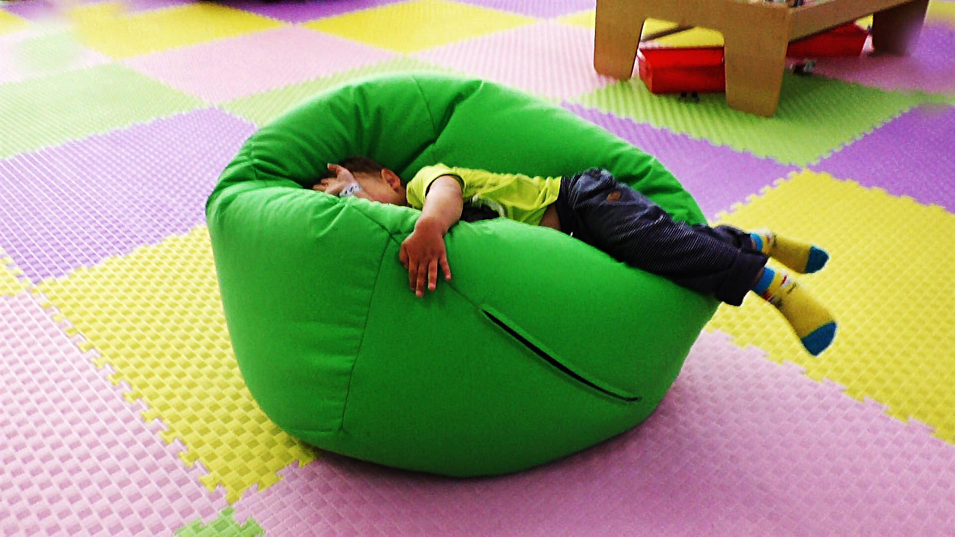 VLOG-PARK-RAZVLECHENIJ-Video-Dlya-Detej-ROMA-Na-Kachelyah-Family-Fun-video-for-Kids-Amusement-Park