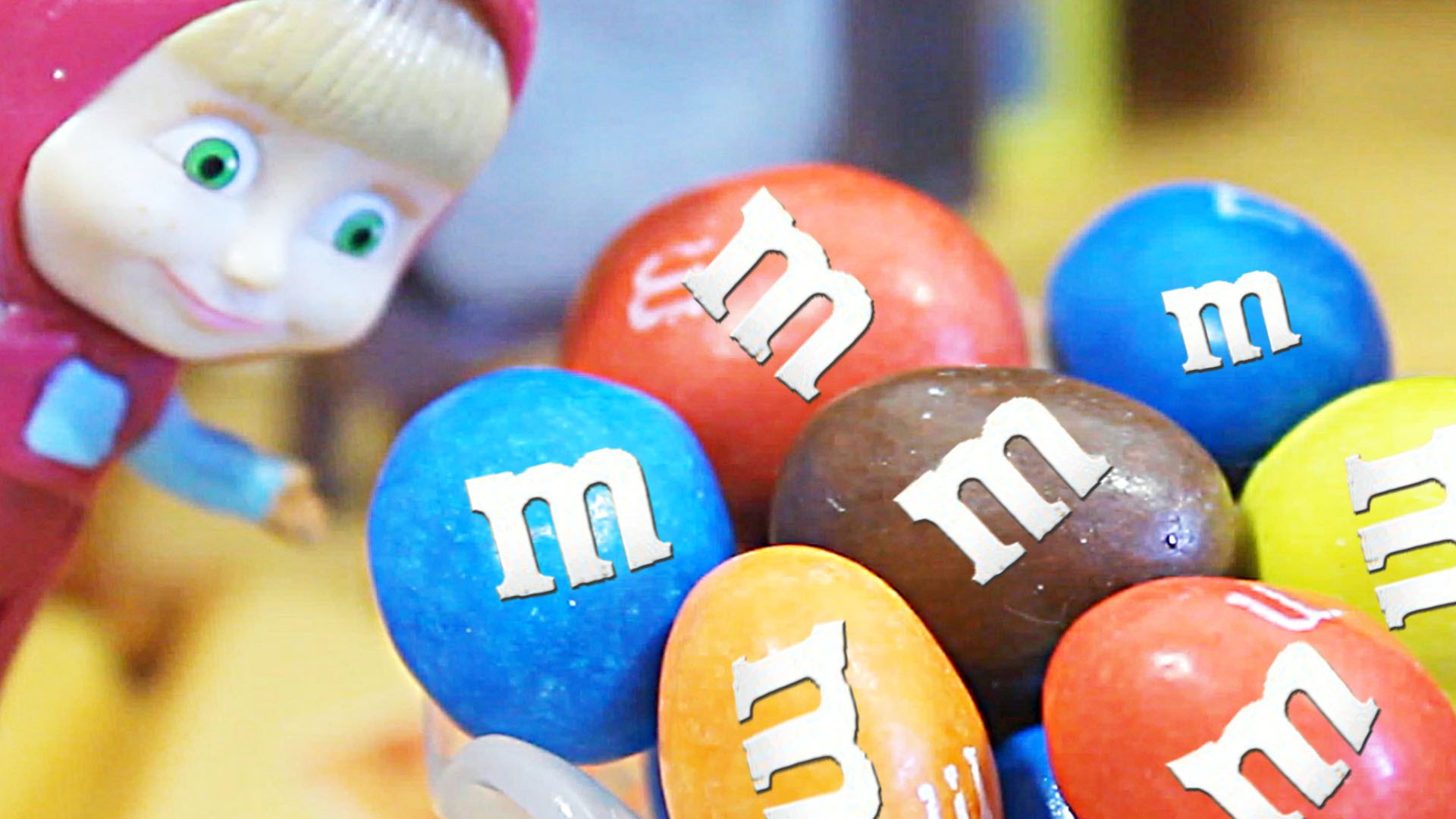 Masha-i-Medved-Multik-s-igrushkami-Kak-Masha-ugoshhala-svinku-peppu-i-eyo-druzej