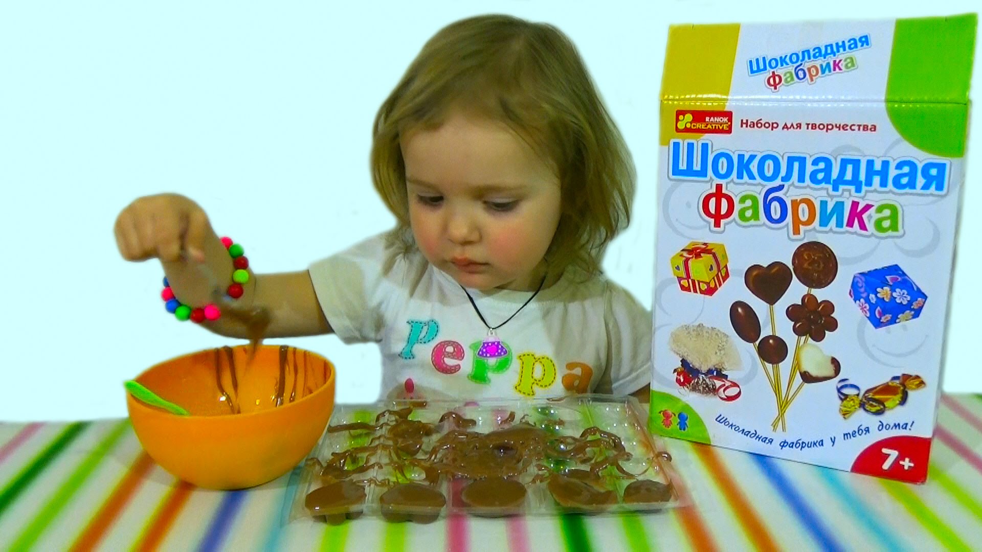 SHokoladnaya-fabrika-delaem-shokoladnye-konfetki-iz-Kindera-make-chocolate-candy-of-Kinder