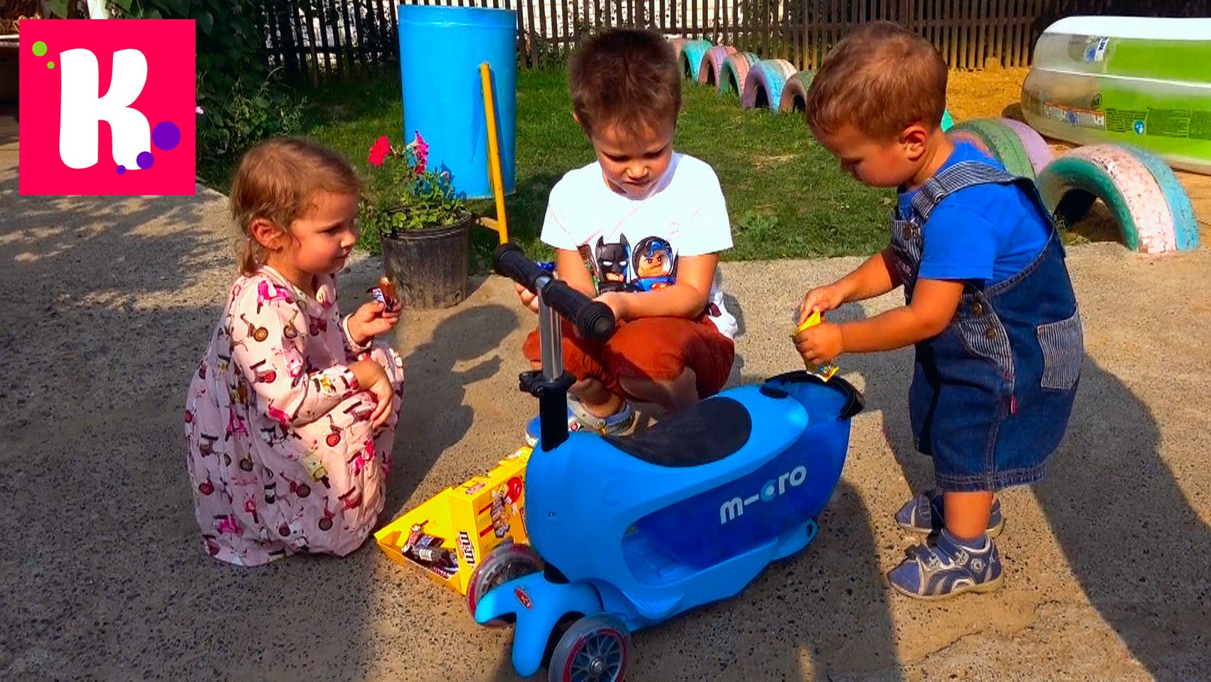 VLOG-Edem-k-rodstvennikam-Raspakovka-SHopkins-i-Podarok-Samokat-malenkomu-bratiku-Kati