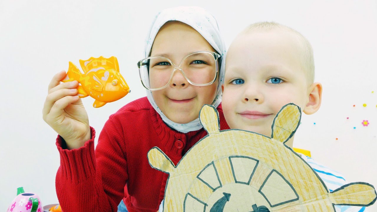 Video-dlya-detej-deti-igrayut.-Kapuki-Deti-i-Roditeli-Nastya-i-Vova.-Babushka-v-kruize