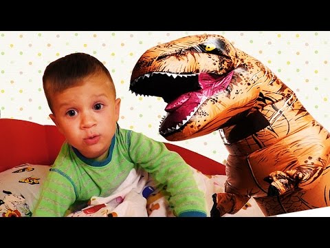 STRASHNYJ-DINOZAVR-u-nas-Doma-Dinosaurs-GIANT-LIFE-SIZE-DINOSAUR-Kids-Videos-Video-pro-Dinozavrov