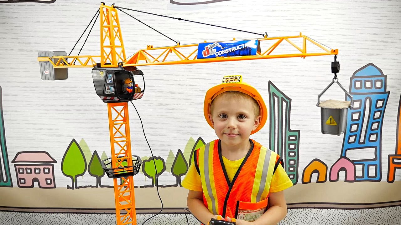 VIDEO-DLYA-DETEJ-s-Igrushkami-dlya-malchikov.-Podyomnyj-kran.-Mashiny-Gruzoviki-CAT-na-peske-i-Danik