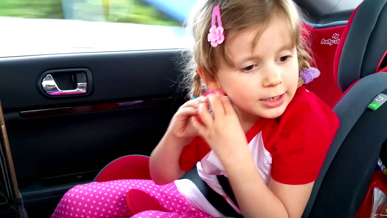 VLOG-edem-na-mashine-v-Golandiyu-Amsterdam-Igrushki-Kinder-syurpriz-iz-multika-dlya-detej-Kids-euro-show