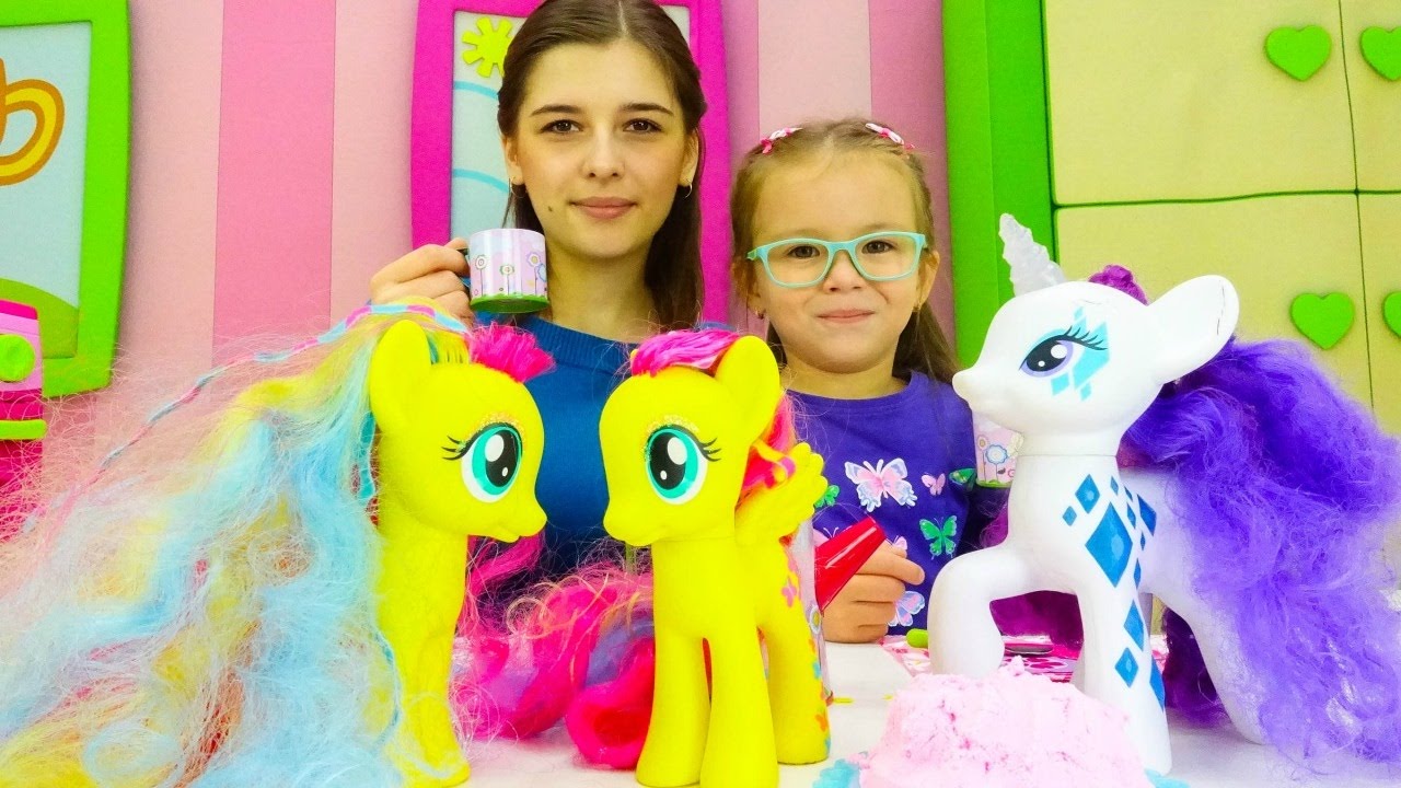 YUtyub-video-dlya-detej.-Igry-dlya-devochek-gotovim-edu-s-Rariti-maj-litl-poni