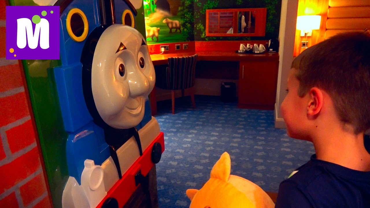 VLOG-Na-mashine-k-Tomasu-Morozhenoe-iz-MakDonaldsa-Kit-Kat-i-OREO-otel-kak-v-multike-Tomas-i-Druzya