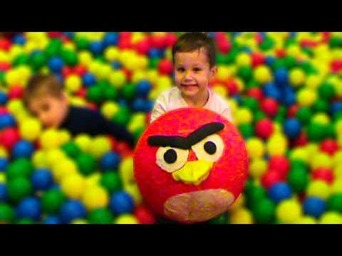 Giant-Angry-Birds-surprise-egg-toys-Angri-Berds-ogromnyj-syurpriz-igrushki