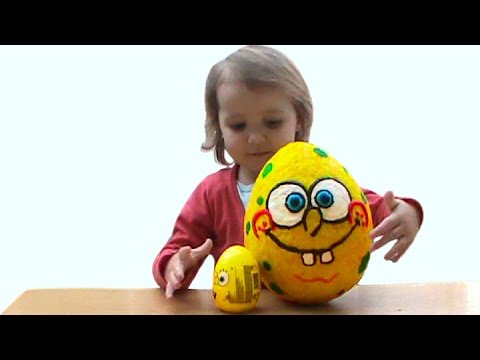 Gubka-Bob-ogromnoe-yajtso-s-syurprizom-otkryvaem-igrushki-Spongbob-norme-oeuf-jouets