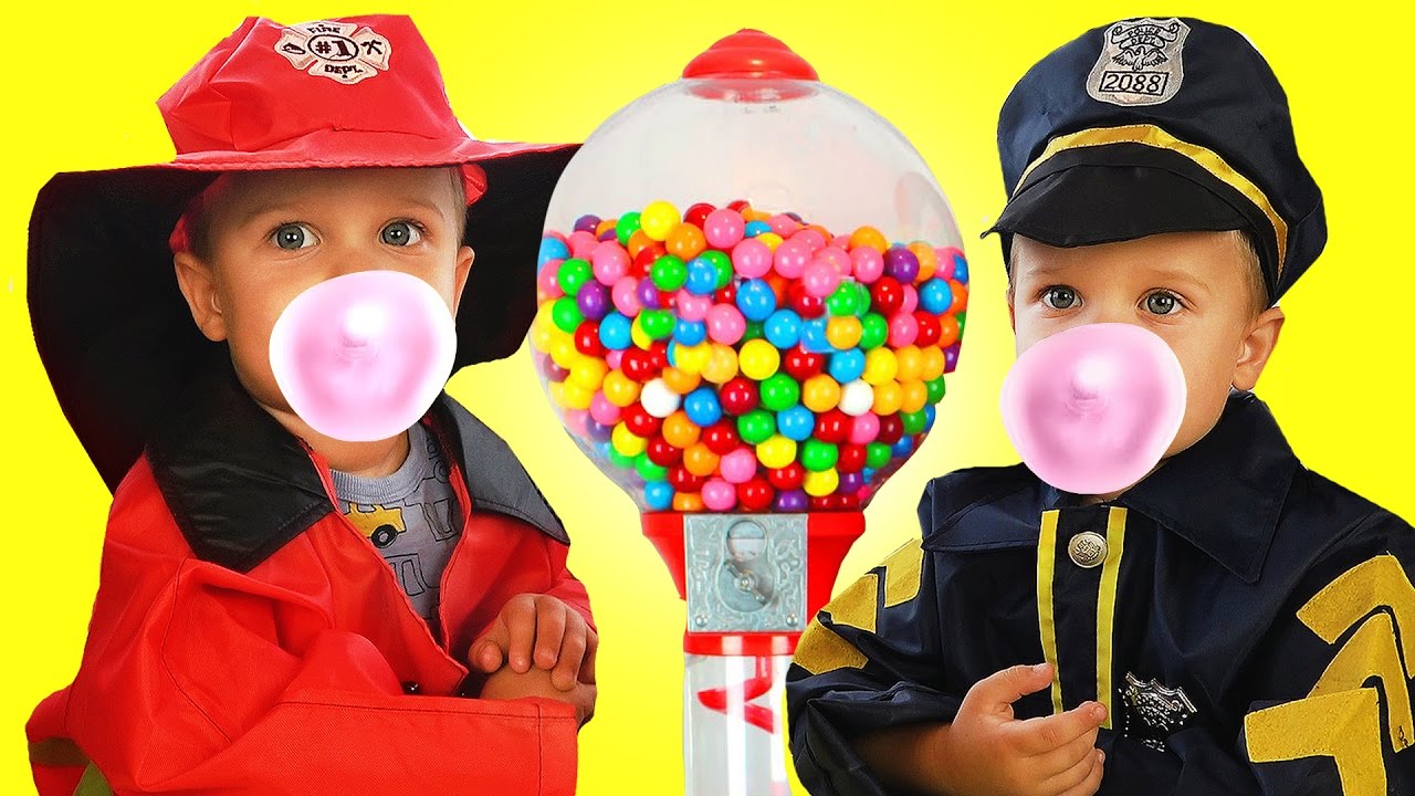 Konfety-CHELLENDZH-Politsiya-VS-Pozharnye-Vyzov-Prinyat-Sweets-Challenge-Candy-Lollipops-Video-dlya-Detej