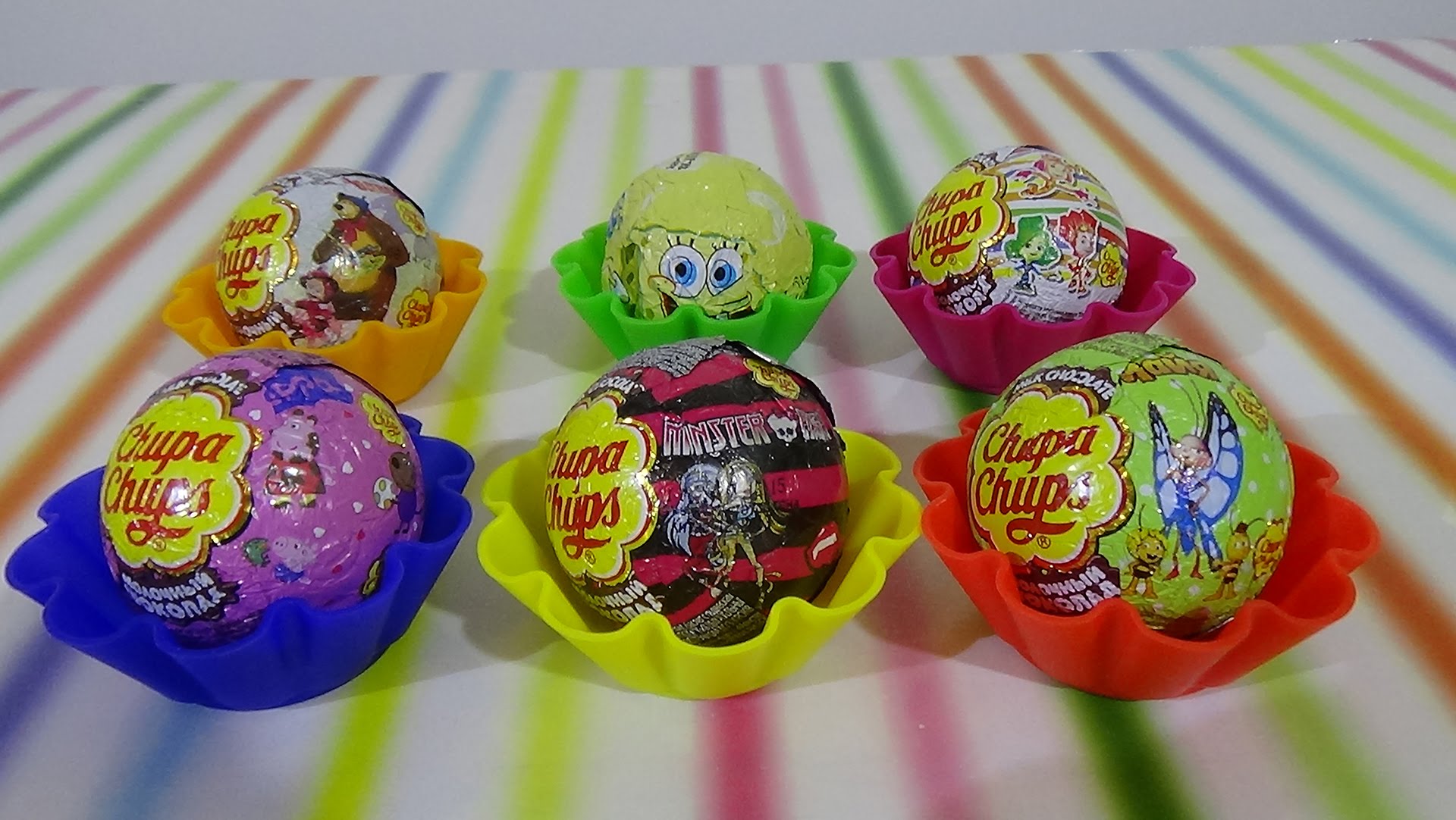 Monster-Haj-Svinka-Peppa-Masha-i-Medved-CHupa-CHups-shary-s-syurpriz-igrushki-surprise-balls-toys