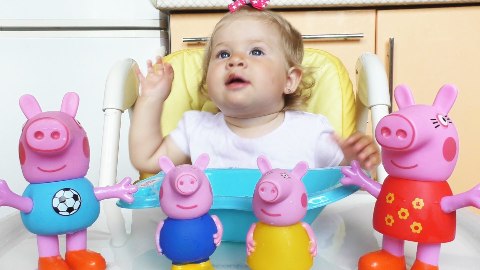 Peppa-Pig-Bath-time-SVINKA-PEPPA-kupaetsya-v-vannochke-s-semej