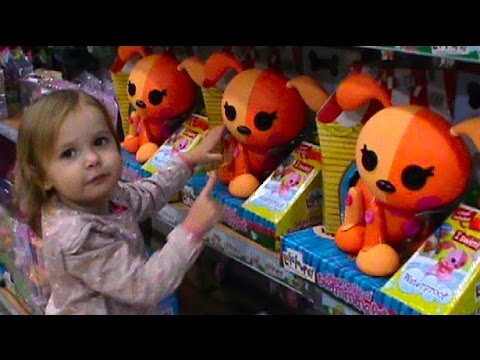 SHoping-v-detskom-magazine-igrushek-kukly-Shopping-poup-es-de-magasins-de-jouets-des-enfants