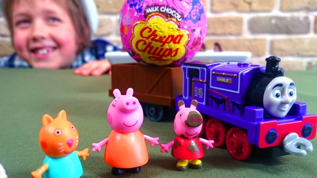 Svinka-PEPPA.-Parovozik-Adrian-i-Kinder-syurpriz.-Raspakovka-igrushek.-Video-dlya-detej