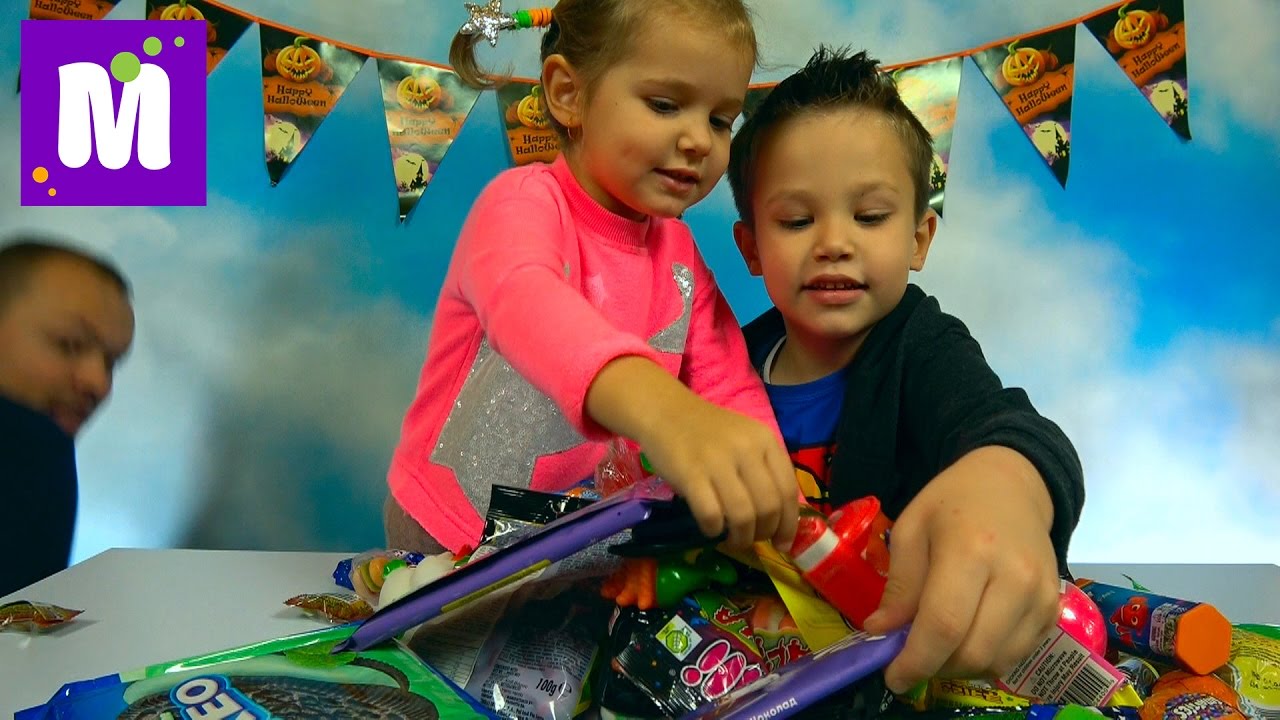 Unitazy-OREO-YAponskie-zhvachki-menyayushhie-tsvet-i-mnogo-drugih-sladostej-probuem-konfety-s-Hellouina