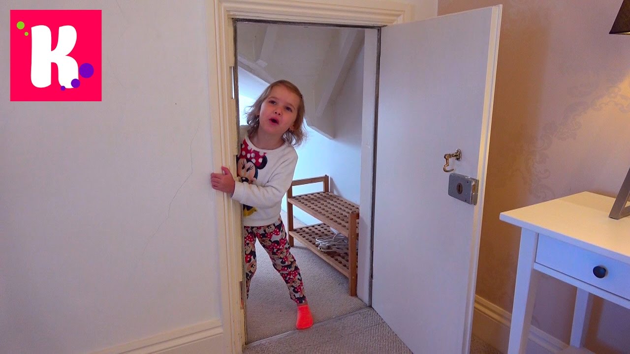 VLOG-Tosty-na-zavtrak-Tajnaya-komnata-i-Prismatrivaem-dom-v-Londone-House-tour-Pokupaem-produkty