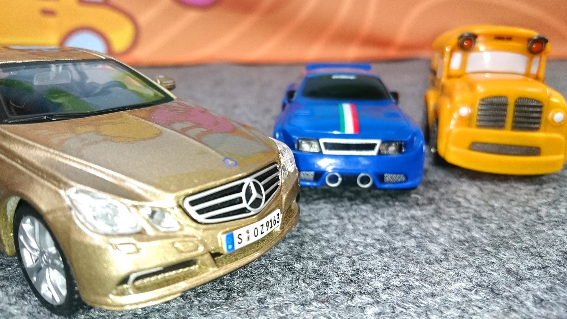 Video-pro-mashinki.-Avtosalon-nemetskih-avtomobilej.-Sobiraem-Mercedes-Benz-E-Class