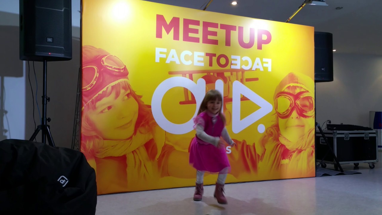 AIRMeetUpFace2Face-i-NASTYUSHIK-na-vstreche-Video-blogerov-Geroiiz-multika-SHHenyachij-Patrul