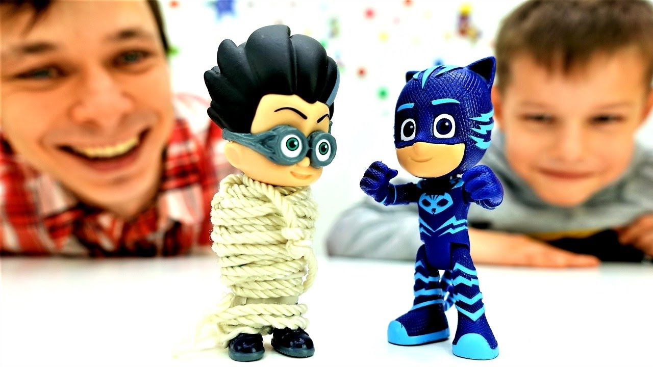 Geroi-v-maskah-Ketboj-protiv-zlodeya-Romeo.-Video-s-igrushkami-dlya-detej