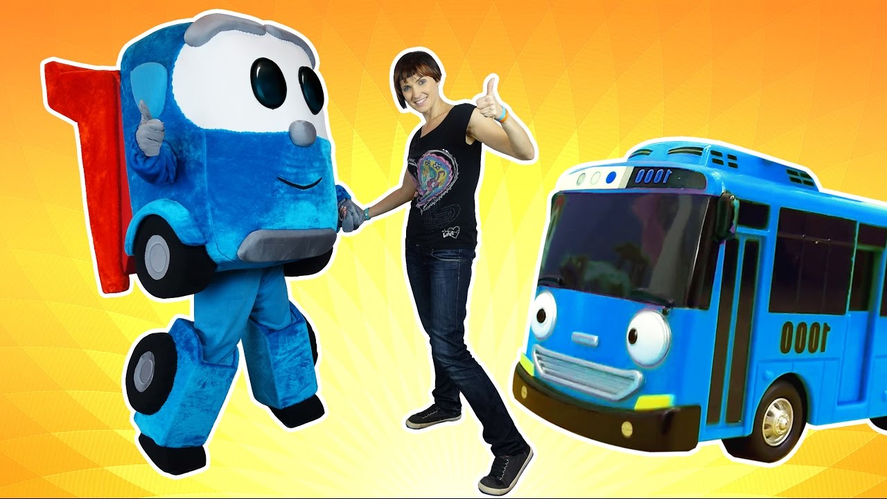 Gruzovichok-Lyova-superleva-i-Masha-stoyat-trassu-dlya-mashin-iz-multik-Tajo