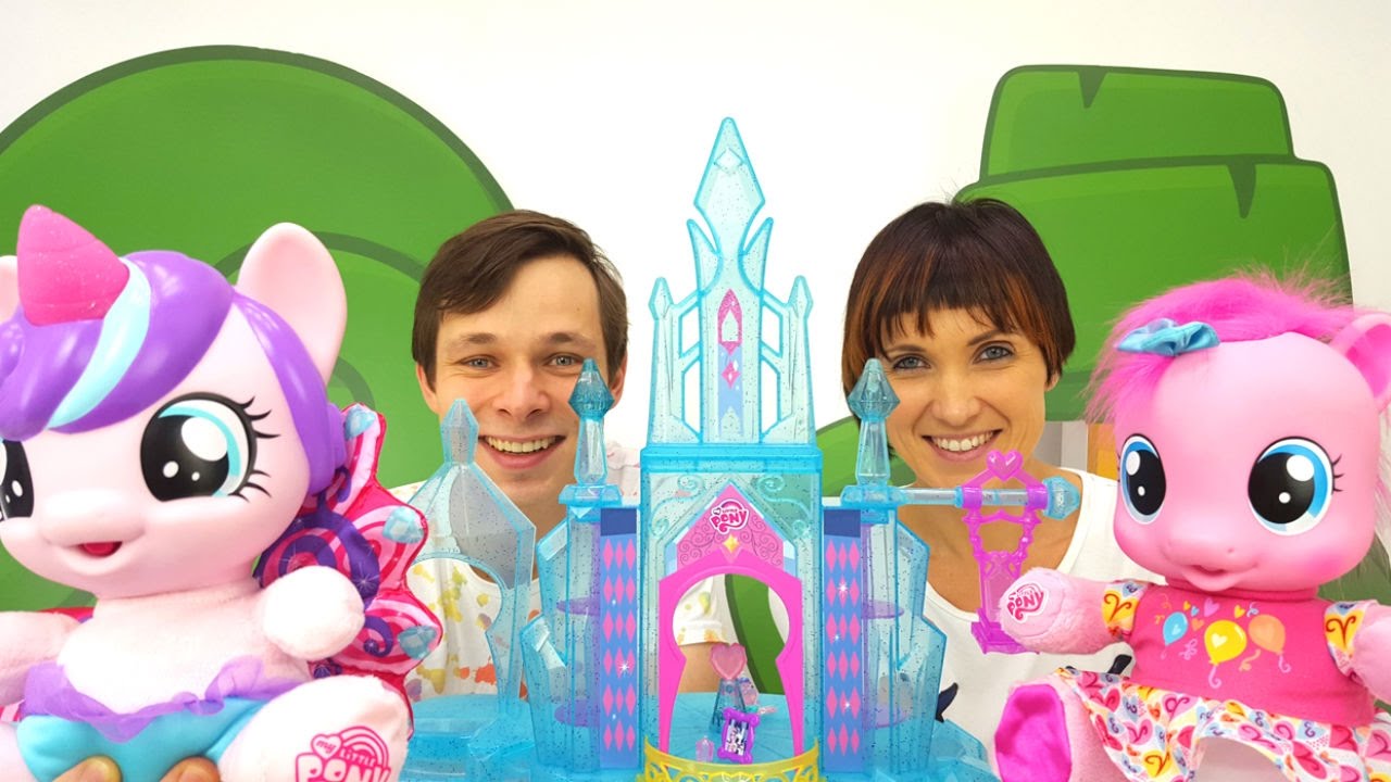 Igrushki-poni-Printsessa-Selestiya-i-Masha-Kapuki-Kanuki.-Igry-dlya-detej-kafe-na-dereve