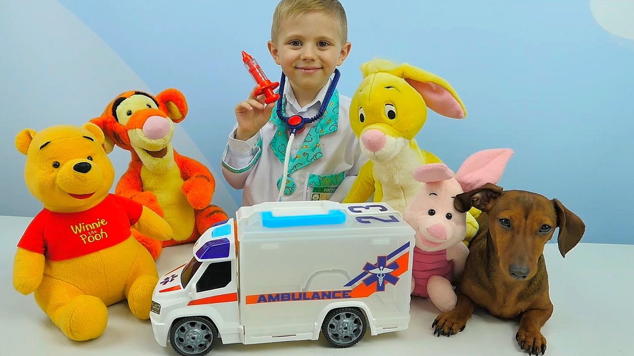 Mashinka-Skoraya-Pomoshh-i-Doktor-Danik-Lechim-sobachku-Foksi-Vinni-Puha-i-ego-druzej.-Dlya-detej