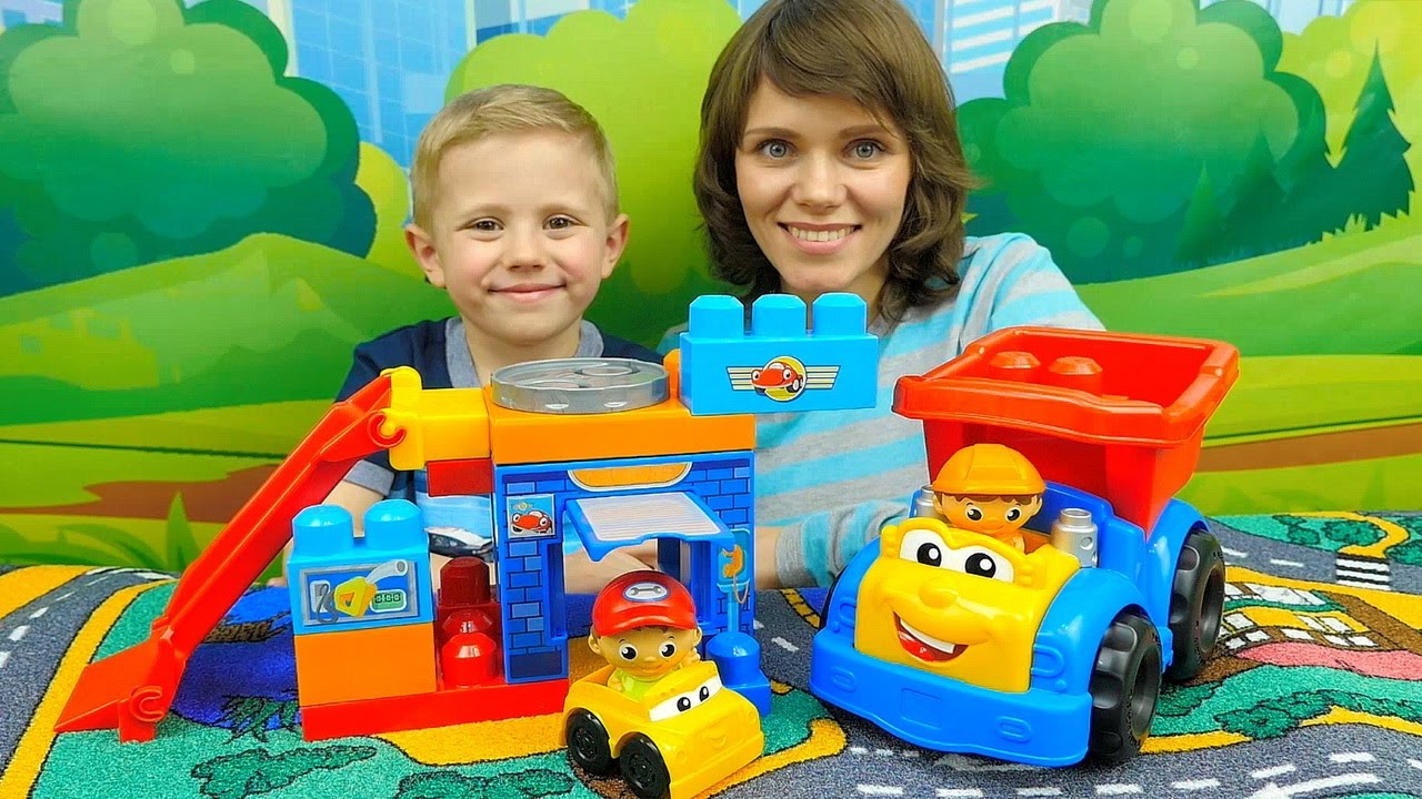 Mashinki-dlya-detej-Garazh-i-Gruzovichok-Samosval-Detskoe-video-pro-mashinki-Mega-Bloks-i-Danika