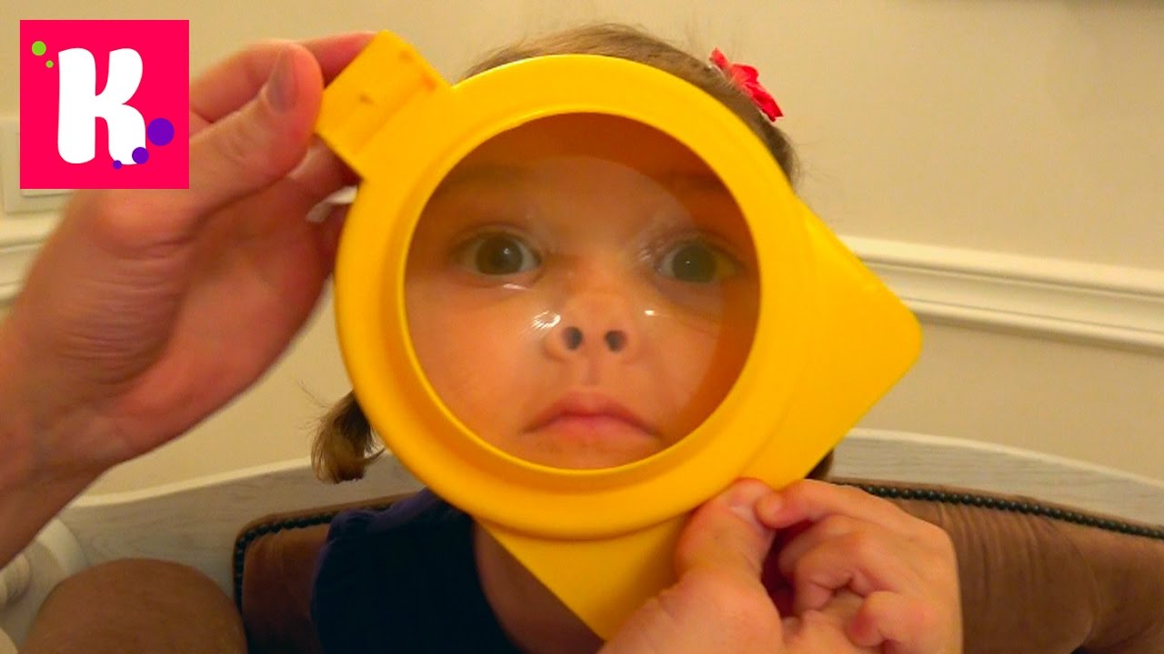 Minony-i-koshechka-Murka-na-proektore-Crayola-risuem-i-Katya-i-Maks-spryatalis-ot-papy-v-temnote