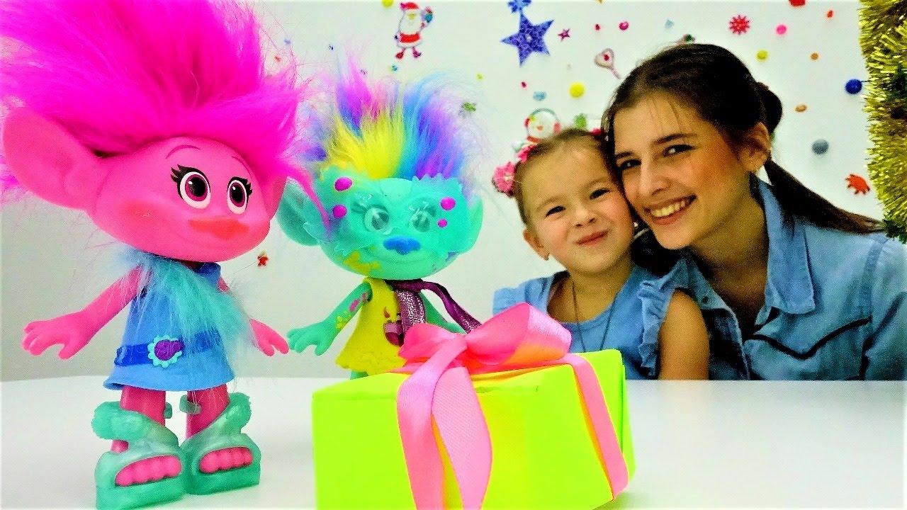 Novogodnij-podarok-dlya-trollej-Video-Deti-i-Roditeli.-Igraem-v-Santu