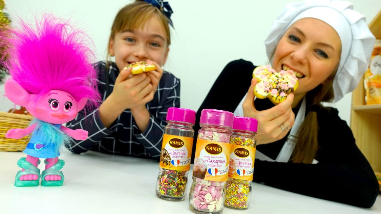 Video-dlya-devochek-Troll-Rozochka-i-vkusnyashki-ot-Kamis.-Konditerskaya-DetiiRoditeli
