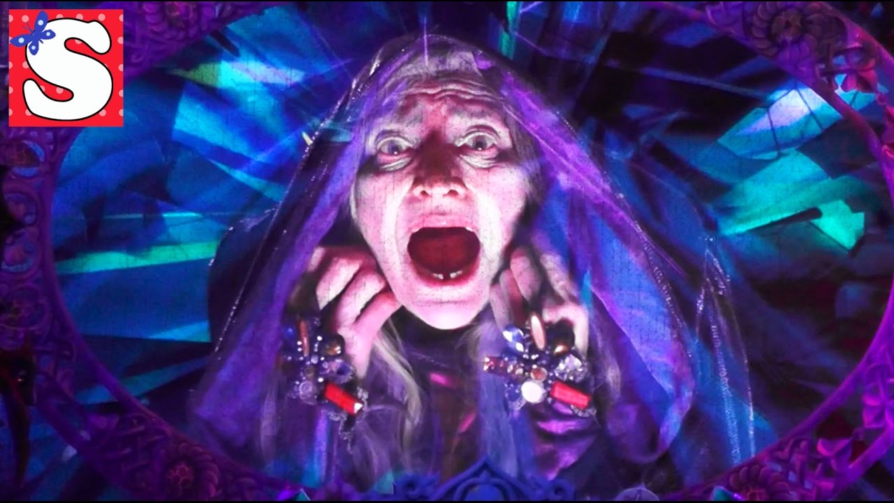 Vlog-SHokiruyushhee-shou-v-Kremle-Dovela-do-slyoz-Strashnaya-skazka-Vedma-v-Zerkale-Video-dlya-detej