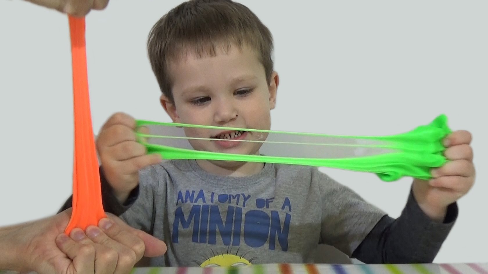 ZHvachka-dlya-ruk-prygayushhie-lizuny-igrushka-Silly-Putty-Hand-Gum-toy-jumping-gum