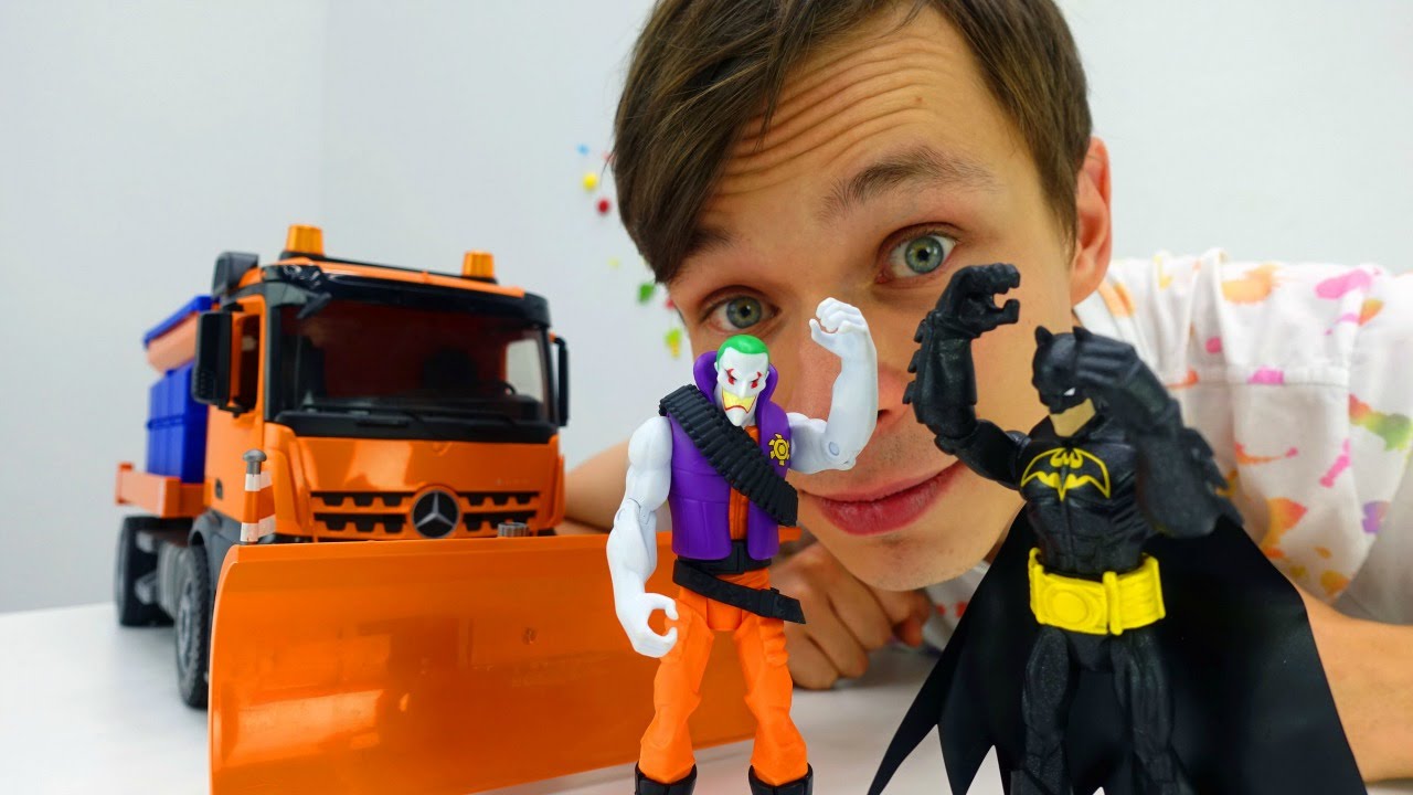 Betmen-i-Dzhoker-BATMAN-JOKER-ustroili-bardak-Videoobzor-rabochih-mashin-snegouborochnyj-GRUZOVIK
