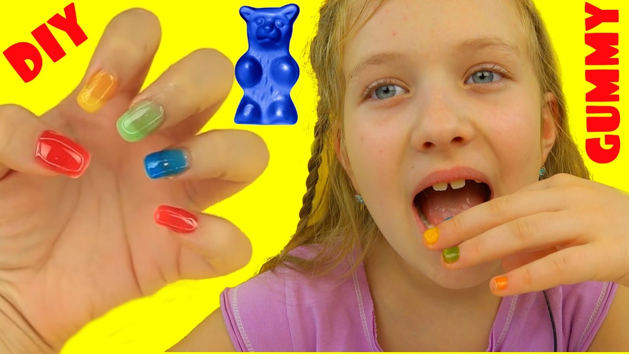 DIY-Delaem-raznotsvetnyj-sedobnyj-lak-dlya-nogtej-DIY-GUMMY-EDIBLE-NAILS