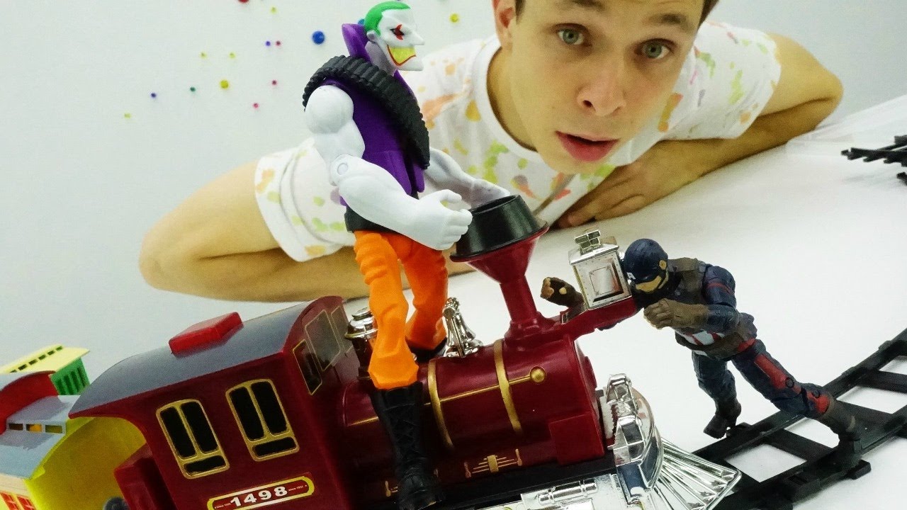 DZHOKER-protiv-supergeroya-KAPITANA-AMERIKA-Interesnoe-video-dlya-malchikov-poezda-i-supergeroi