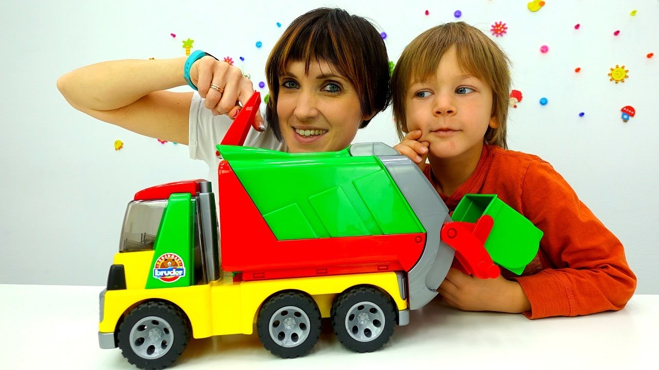 Включи видео 4 года. Капуки Кануки игрушки. Капуки-Кануки для мальчиков про машинки. Маша Капуки Кануки дети. Маша и игрушки Капуки Кануки.
