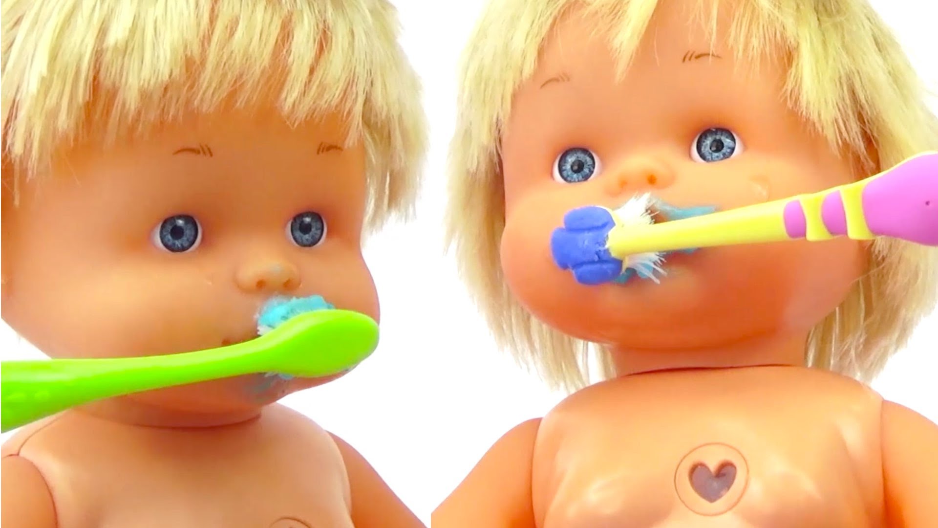 Dochki-Materi-s-pupsami-Sasha-i-Masha-Pupsy-chistyat-zuby-hodyat-na-gorshok-copy